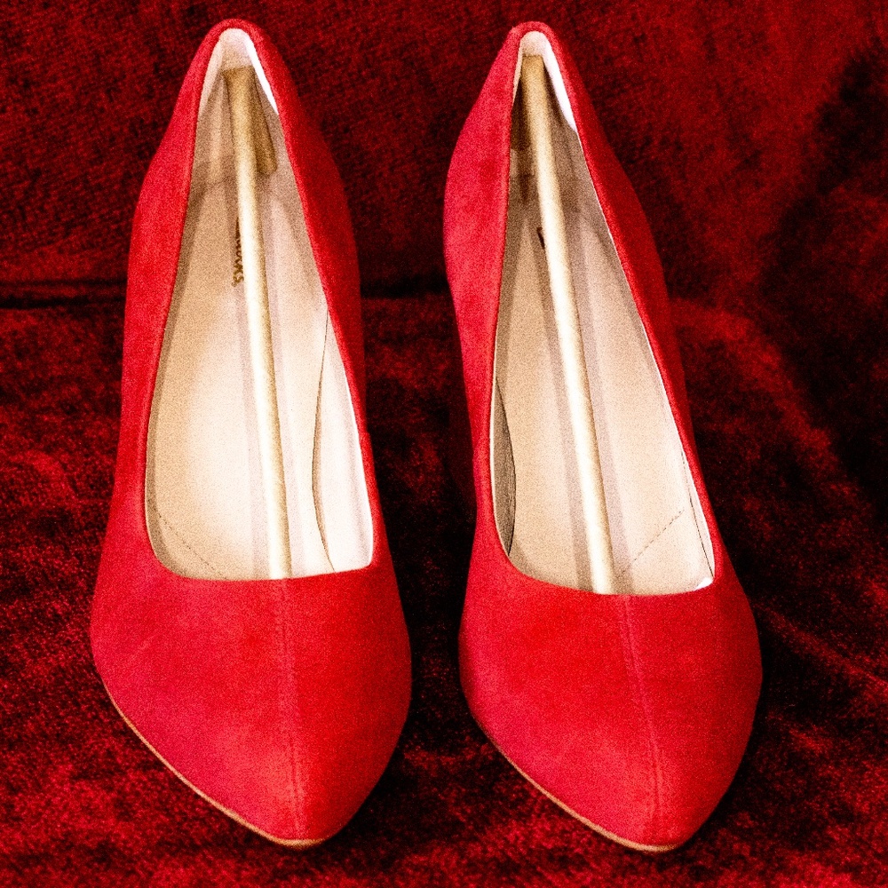 Clarks red suede shoes, size 8M block heel, brand with tags in a box